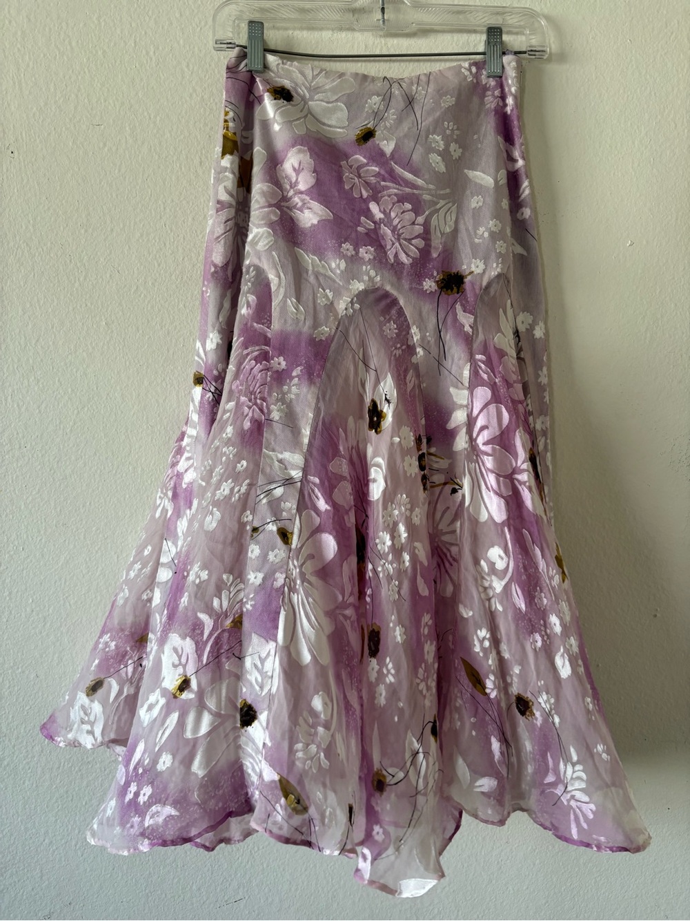 Fall Faircore boho midi skirtPurple & white floral midi skirt with gold accents